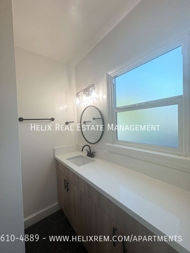 Building Photo - 1706 N Sierra Bonita Ave