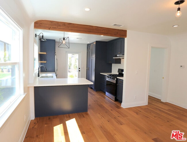 Building Photo - 3835 Hollypark Pl