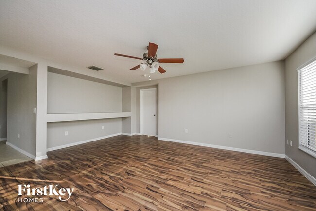 Building Photo - 227 Verdi St