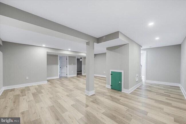 Building Photo - 901 Hobbs Dr