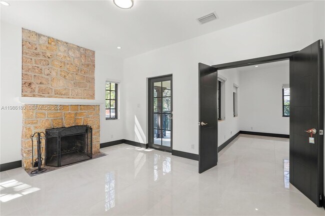 Building Photo - 519 Alhambra Cir