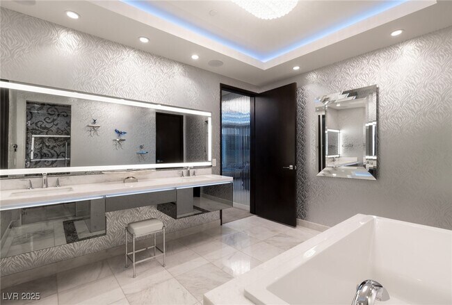 Building Photo - 3750 S Las Vegas Blvd