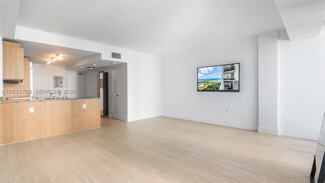 Building Photo - 10275 Collins Ave