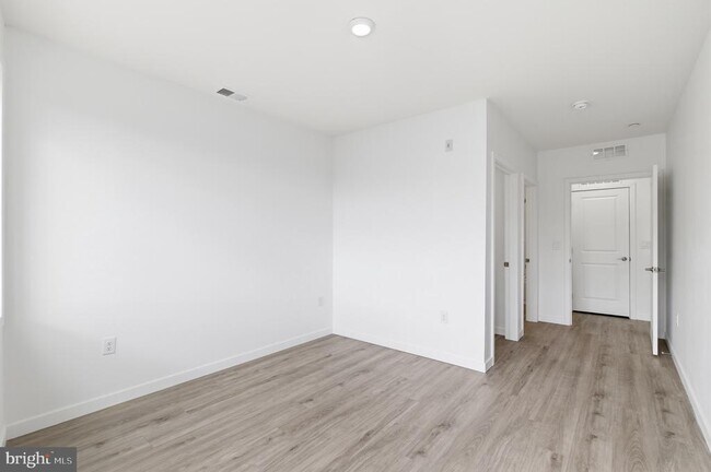 Building Photo - 915 N Broad St