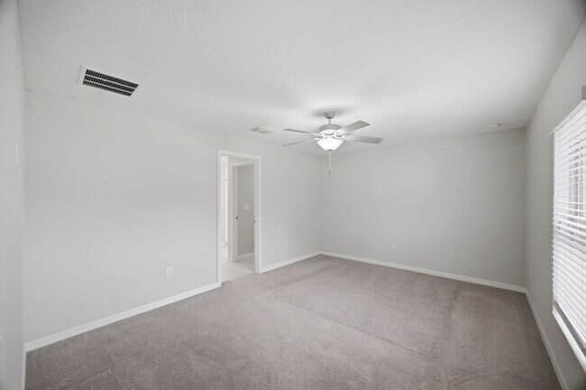 Building Photo - Riverview