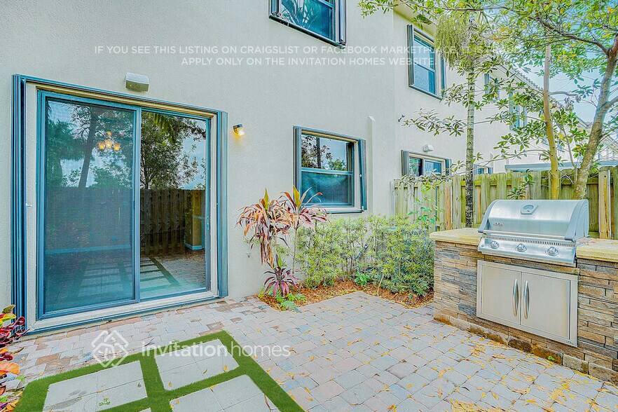Building Photo - 25062 SW 115th Ave