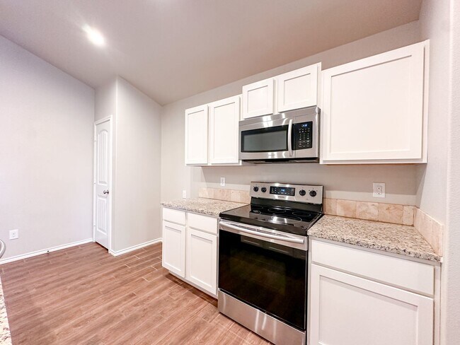 Building Photo - 3/2/2 Home in Windstone!