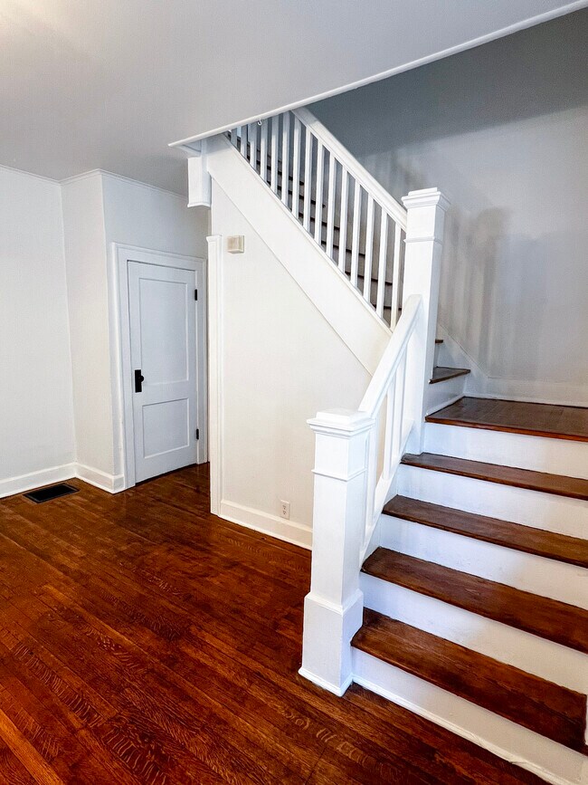 Building Photo - 4813 N College Ave