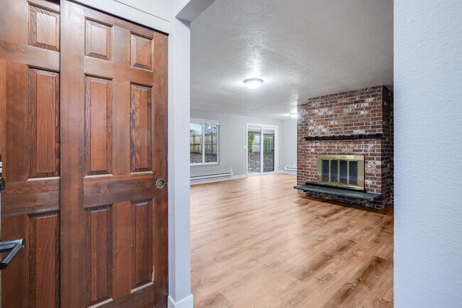 Building Photo - NEW REMODEL ~ Beautiful 3 Bed, 1 Bath Rental Home in Milwaukie!