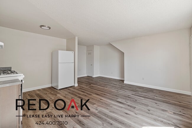 Primary Photo - 12883 San Fernando Rd