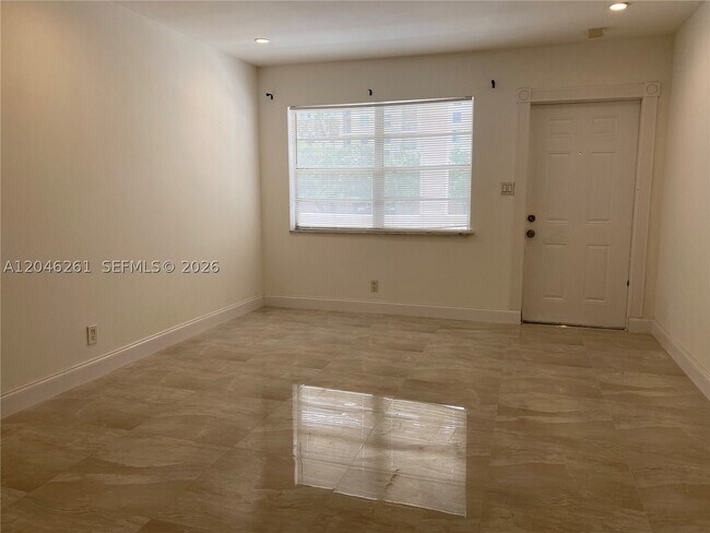 Building Photo - 601 SE 5th Ct