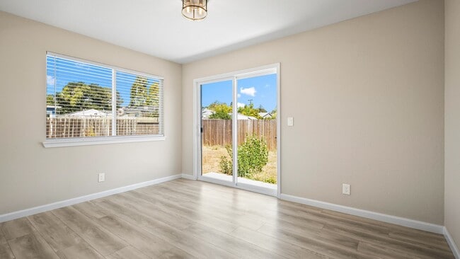 Building Photo - For Rent: Beautifully Updated 3-Bedroom Ho...