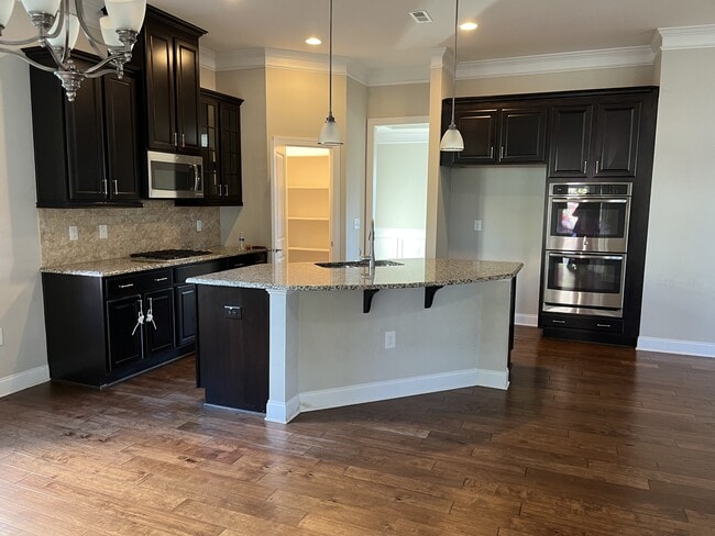 Primary Photo - 104 Heartsease Ln