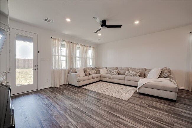 Building Photo - 21611 Shadowbrook Birch Dr