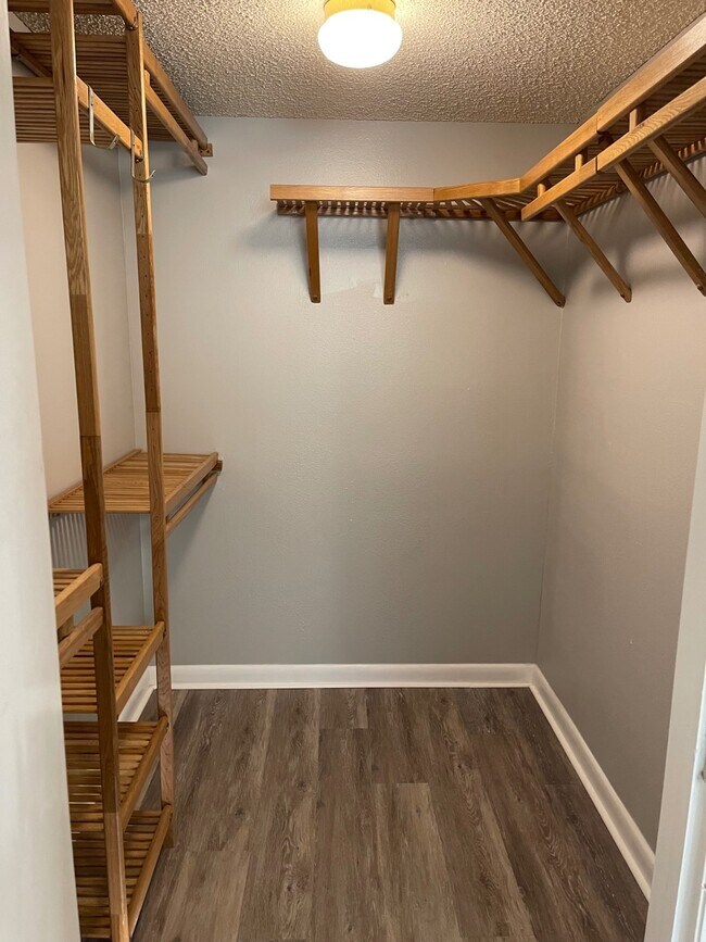 Building Photo - 817 Orchid Springs Dr