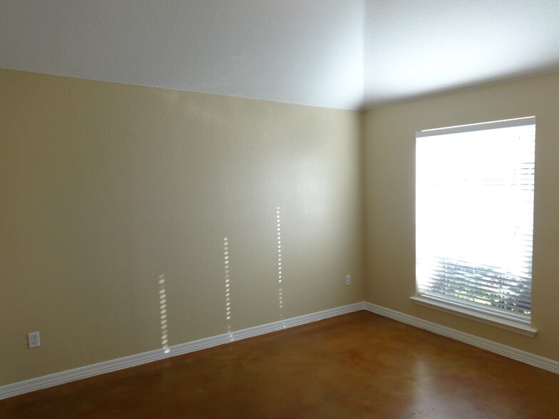 Building Photo - 1205 Rio Bravo Dr