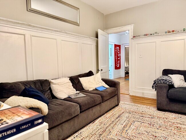 Building Photo - 1122 Commonwealth Ave