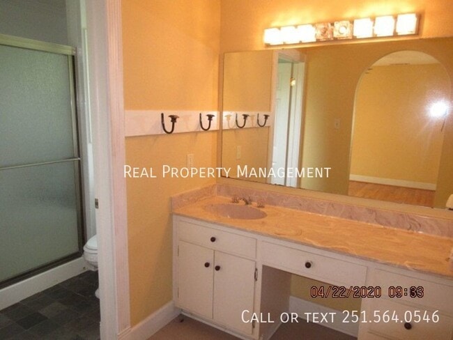 Building Photo - 1063 Midmoor Dr