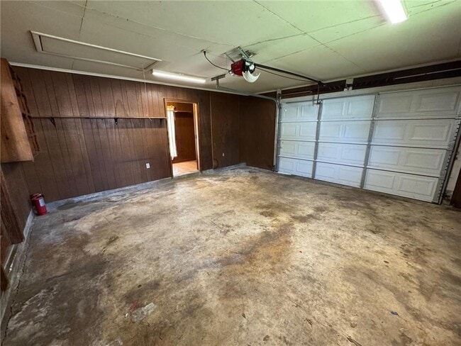 Building Photo - 24 Bethel Forest Dr S