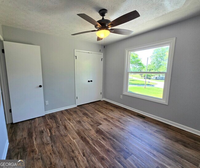 Building Photo - 175 Beacon Dr