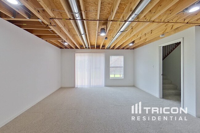 Building Photo - 218 Roxbury Dr