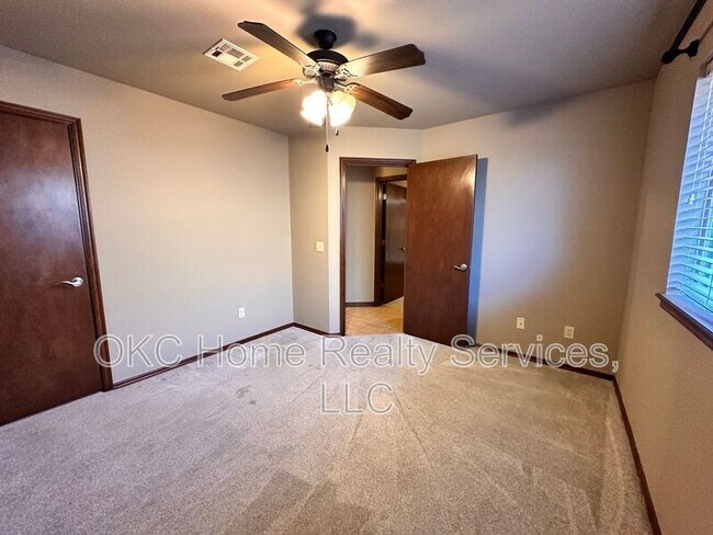 Building Photo - 13204 SW 2nd Terrace