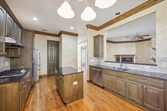 Building Photo - 2802 Briarhurst Park