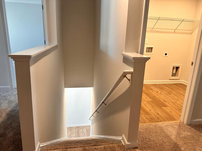 Building Photo - 121 Founders Dr