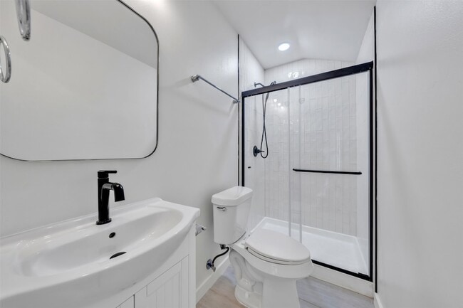 Building Photo - 601 Pearson Ave