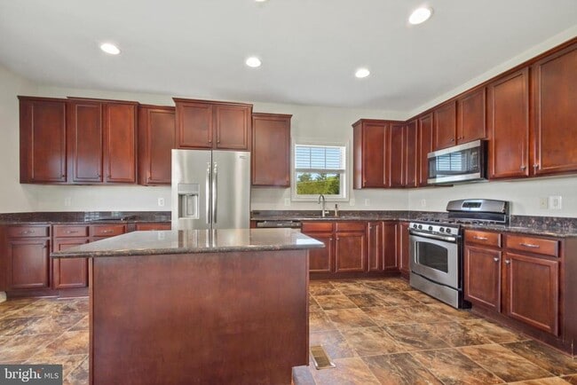 Building Photo - 2486 Winthrop Dr
