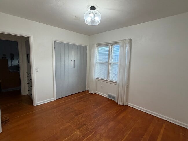 Building Photo - 181 W Custer Ave