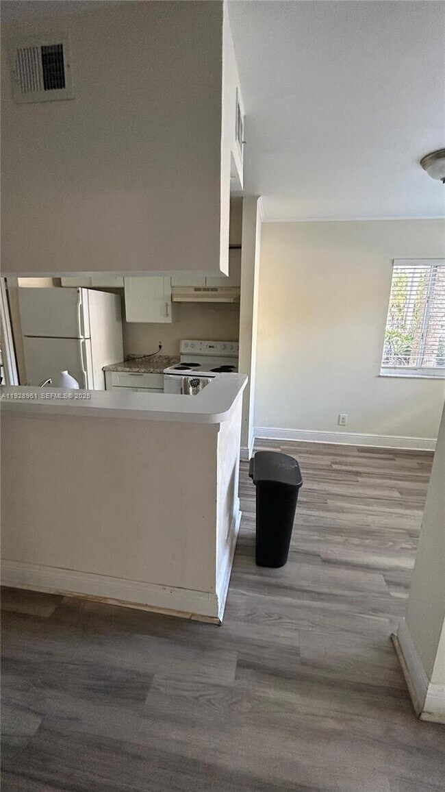 Building Photo - 5686 Rock Island Rd