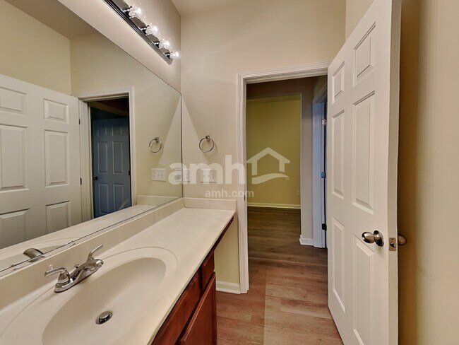 Building Photo - 118 Still Water Cir