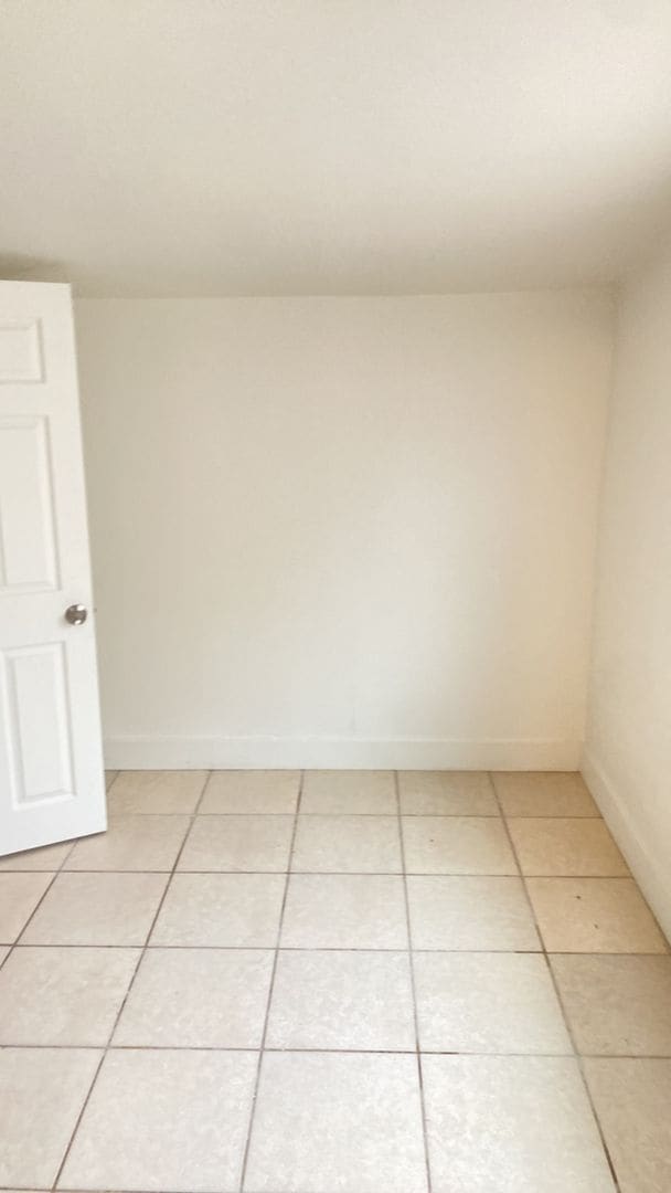 Building Photo - Recently Updated Delhi Home