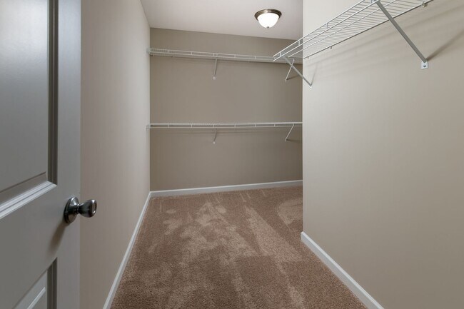 Building Photo - Outstanding Newer Home