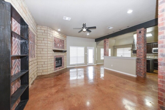 Building Photo - 7100 Almond Dr