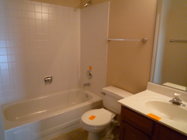 Building Photo - 14039 S Oakdale Cir