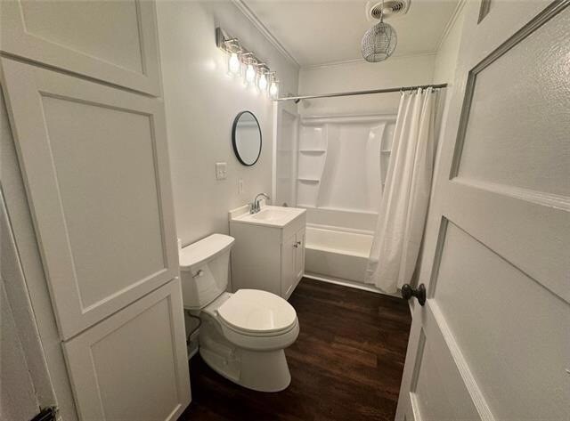 Building Photo - 15 Oaklawn Dr