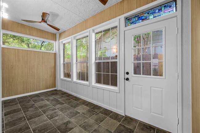Building Photo - 1307 Kinney Ave