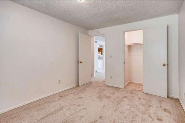 Building Photo - 10418 Jellison Way