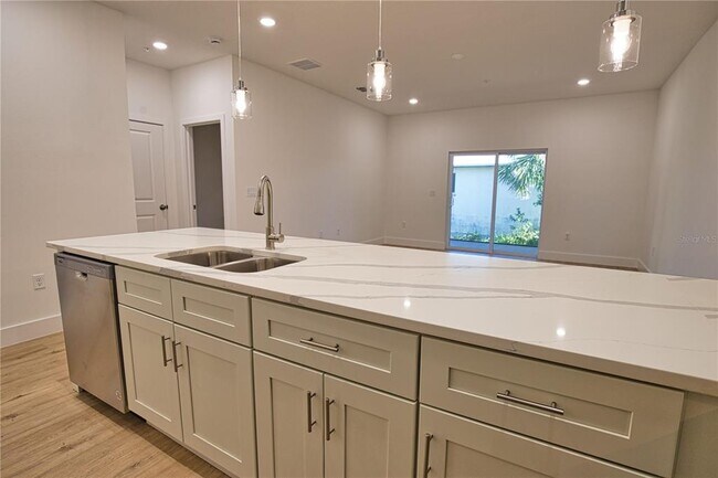 Building Photo - 289 Boundary Blvd