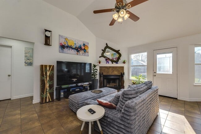 Building Photo - 507 Clear Spring Ln