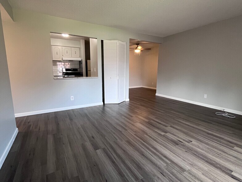 Building Photo - 1190 Calley Dr