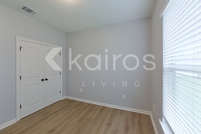 Building Photo - 201 Salvat Dr