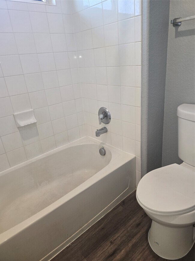 Building Photo - 5210 Benton Dr