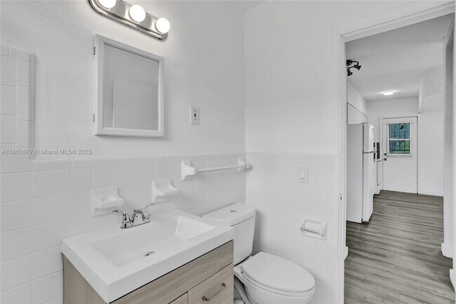 Building Photo - 7520 NE Miami Ct