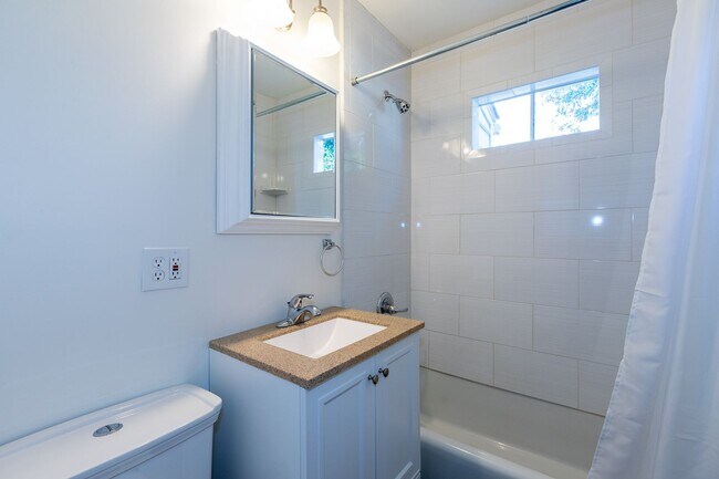 Building Photo - Beautiful Brookside duplex unit - NO PETS