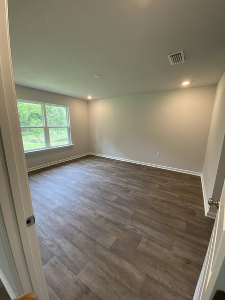 Building Photo - 10473 Ruffian Rt