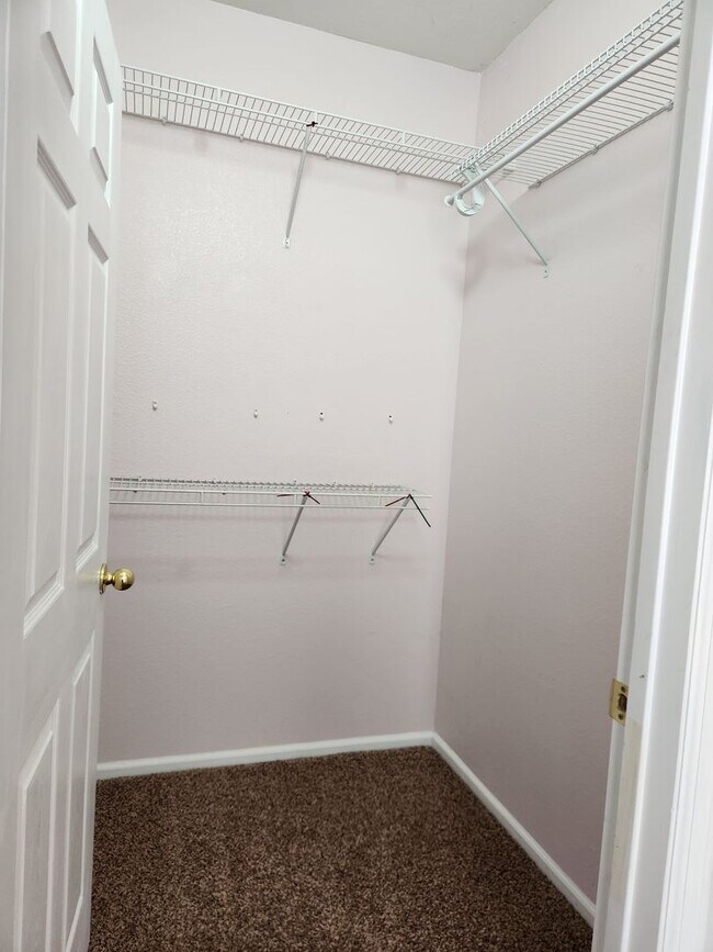Building Photo - Amazing first floor condo in Littleton!!