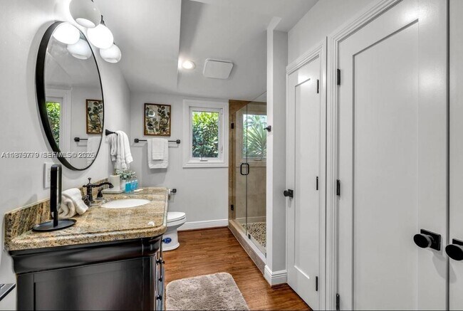 Building Photo - 110 SE 11th Ave